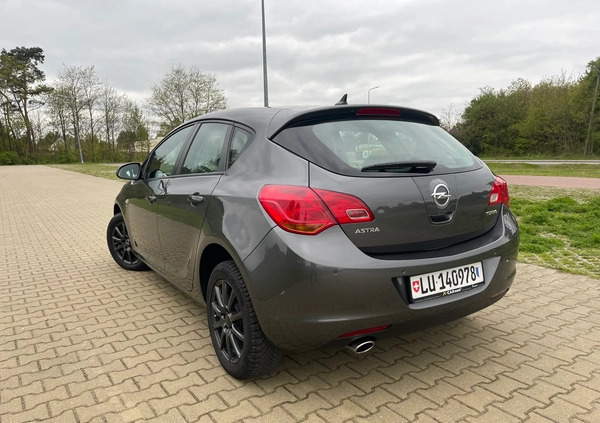 Opel Astra cena 30800 przebieg: 173000, rok produkcji 2012 z Radom małe 172